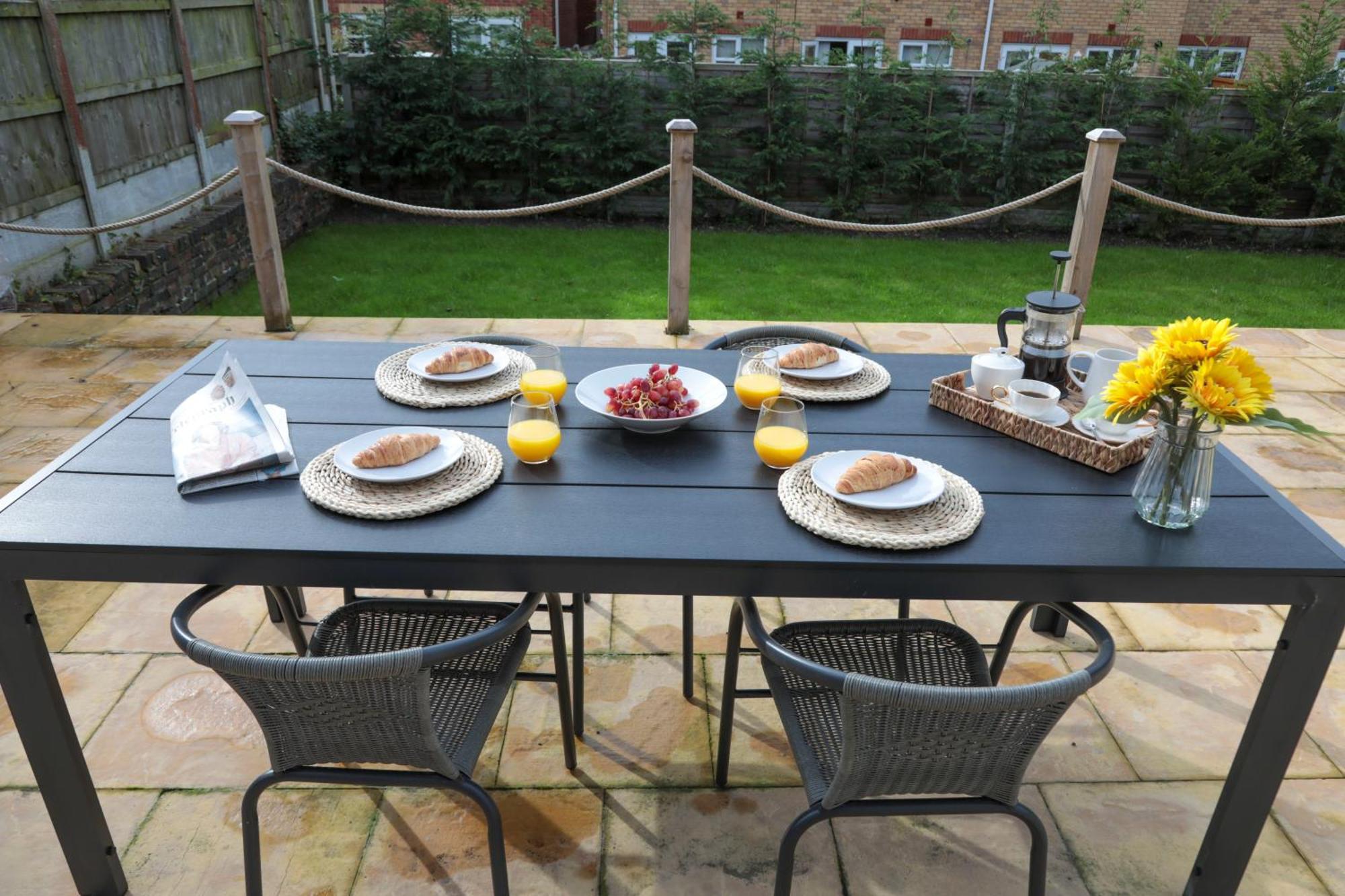 Perfect For Contractors With On Site Parking Villa Brierley Hill Buitenkant foto