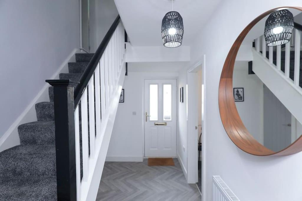 Perfect For Contractors With On Site Parking Villa Brierley Hill Buitenkant foto