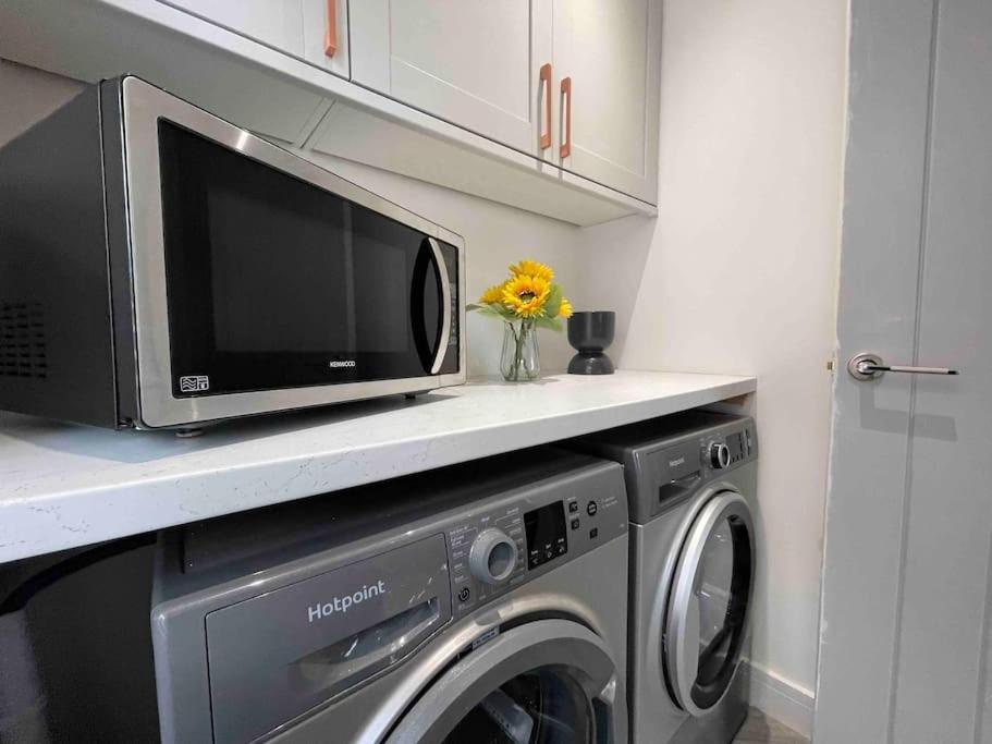 Perfect For Contractors With On Site Parking Villa Brierley Hill Buitenkant foto