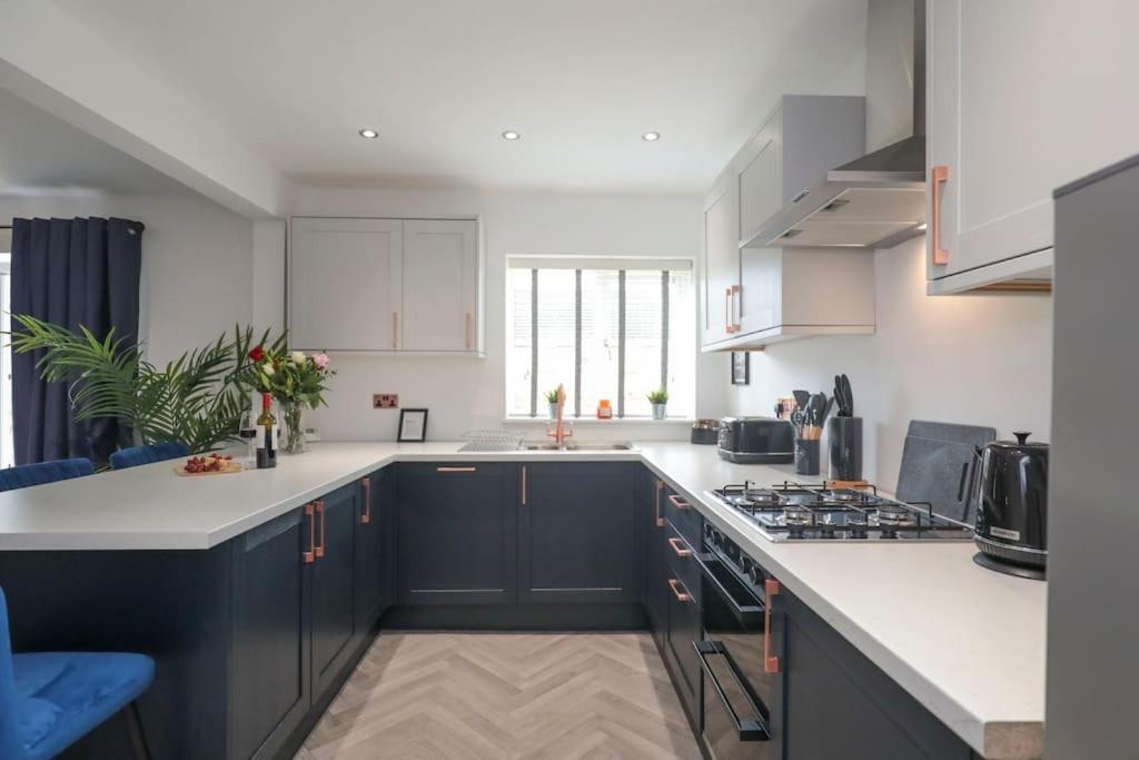 Perfect For Contractors With On Site Parking Villa Brierley Hill Buitenkant foto