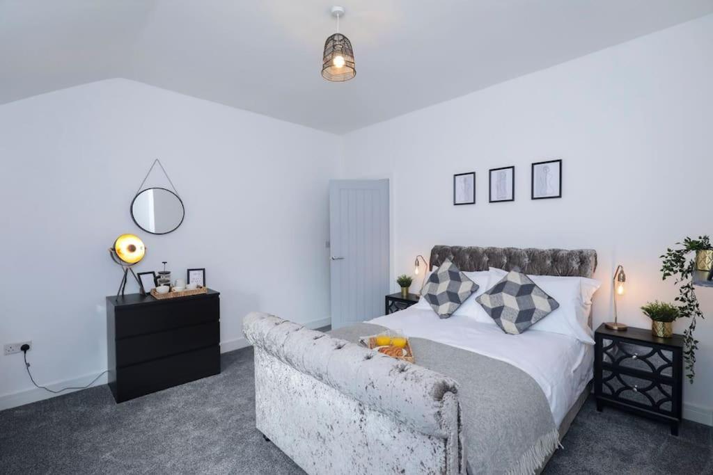 Perfect For Contractors With On Site Parking Villa Brierley Hill Buitenkant foto