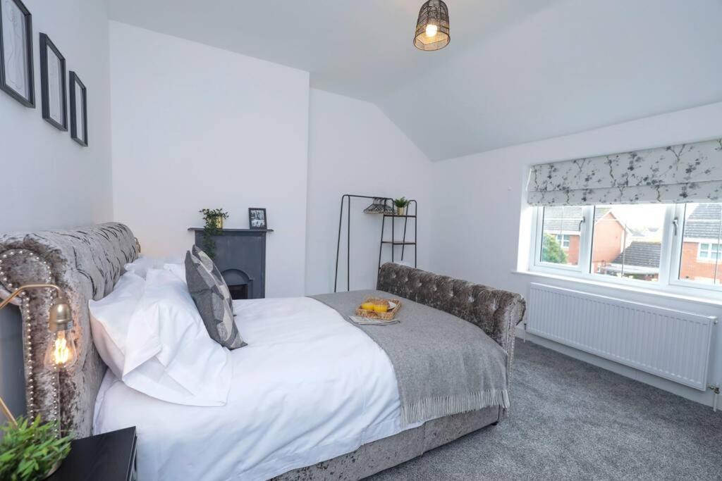 Perfect For Contractors With On Site Parking Villa Brierley Hill Buitenkant foto