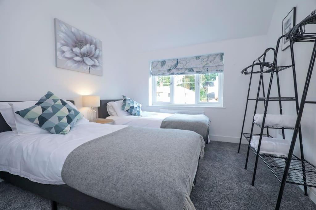 Perfect For Contractors With On Site Parking Villa Brierley Hill Buitenkant foto