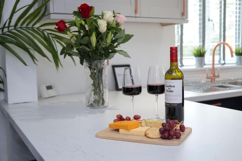 Perfect For Contractors With On Site Parking Villa Brierley Hill Buitenkant foto