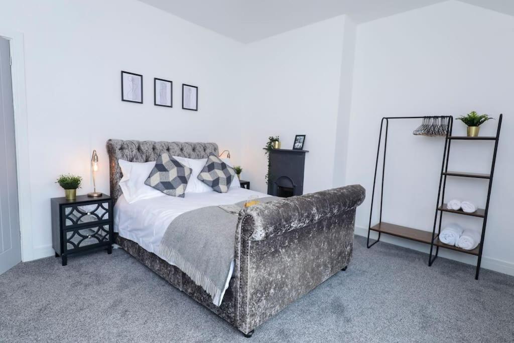 Perfect For Contractors With On Site Parking Villa Brierley Hill Buitenkant foto