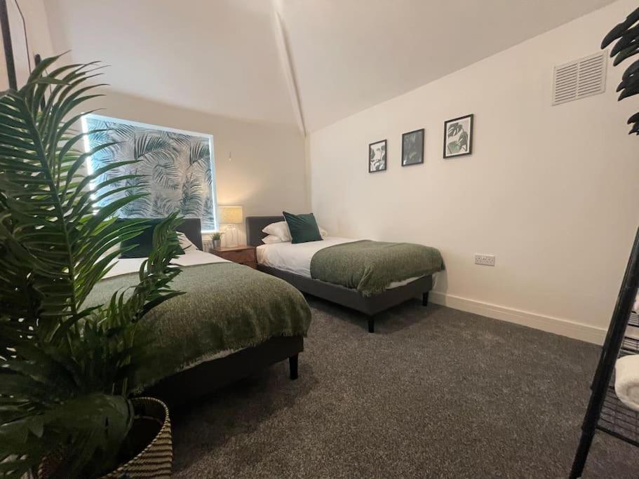 Perfect For Contractors With On Site Parking Villa Brierley Hill Buitenkant foto