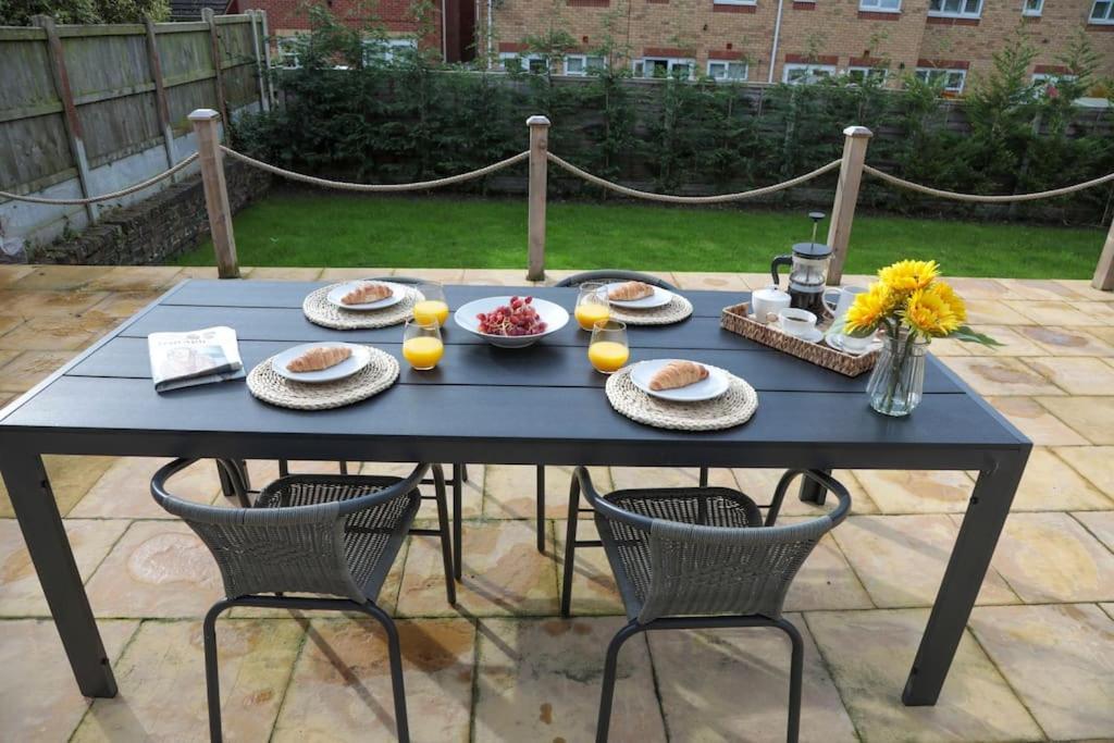 Perfect For Contractors With On Site Parking Villa Brierley Hill Buitenkant foto